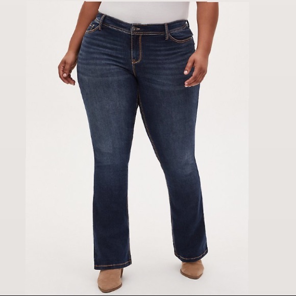 Torrid slim bootcut super stretch medium wash 20